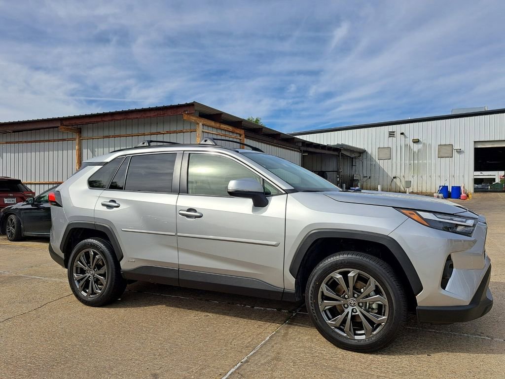 Used 2025 Toyota RAV4 XLE Premium image 3