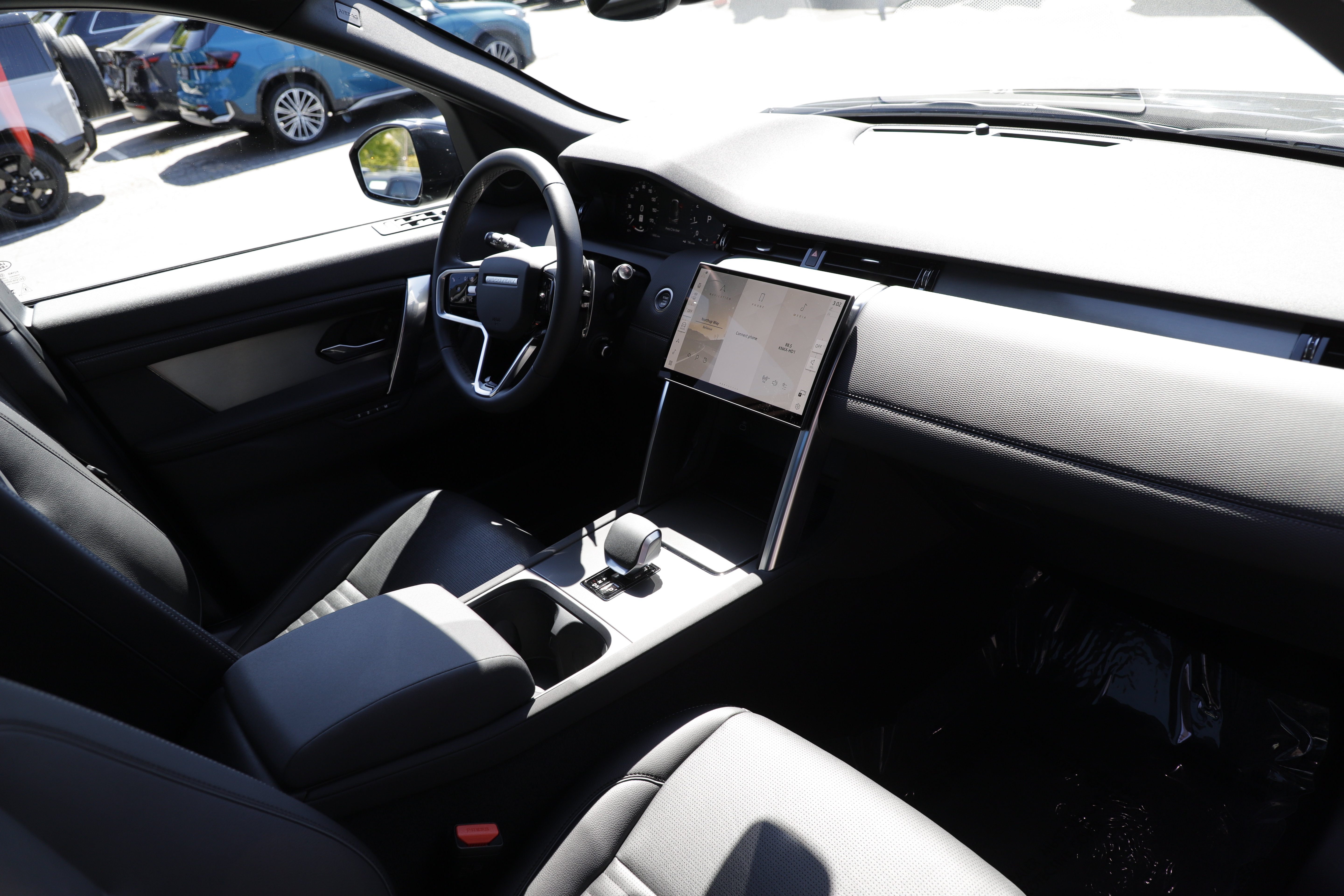 Certified 2025 Land Rover Discovery Sport Dynamic SE AWD/4WD image 13