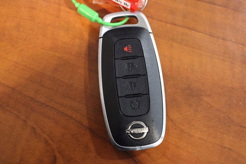 Used 2023 Nissan Rogue SV image 38