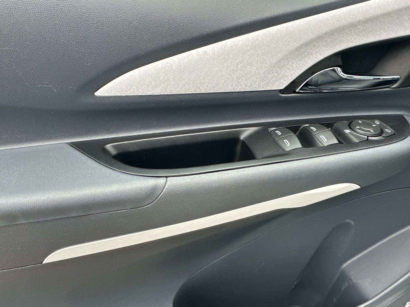 Used 2019 Chevrolet Bolt Premier w/ Infotainment Package image 11