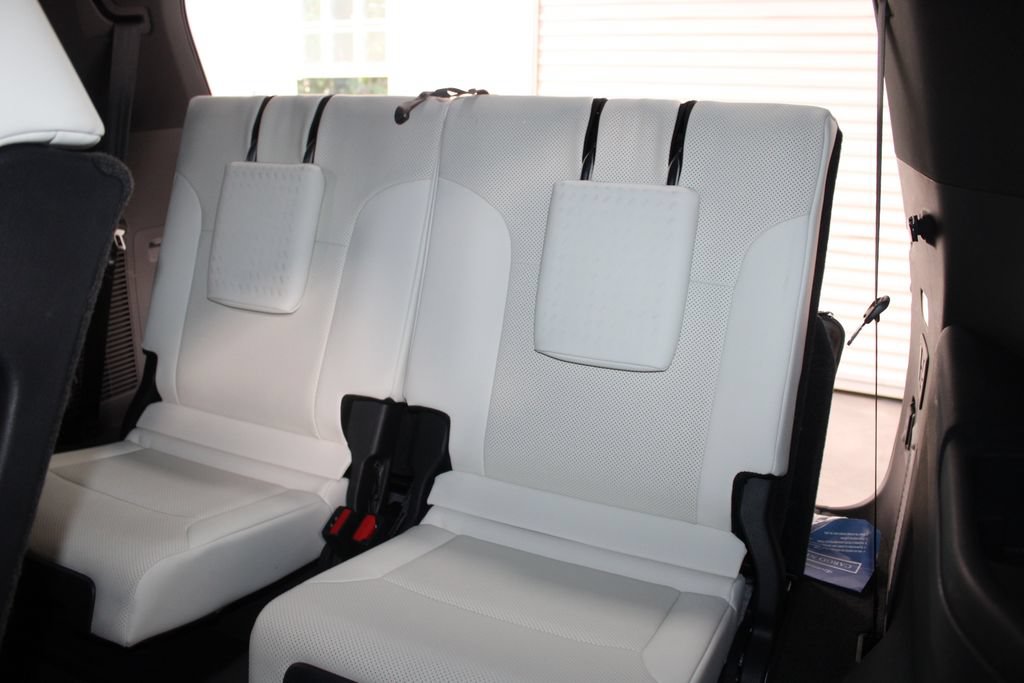 Used 2024 Lexus LX 600 4WD w/ Luxury Package image 21