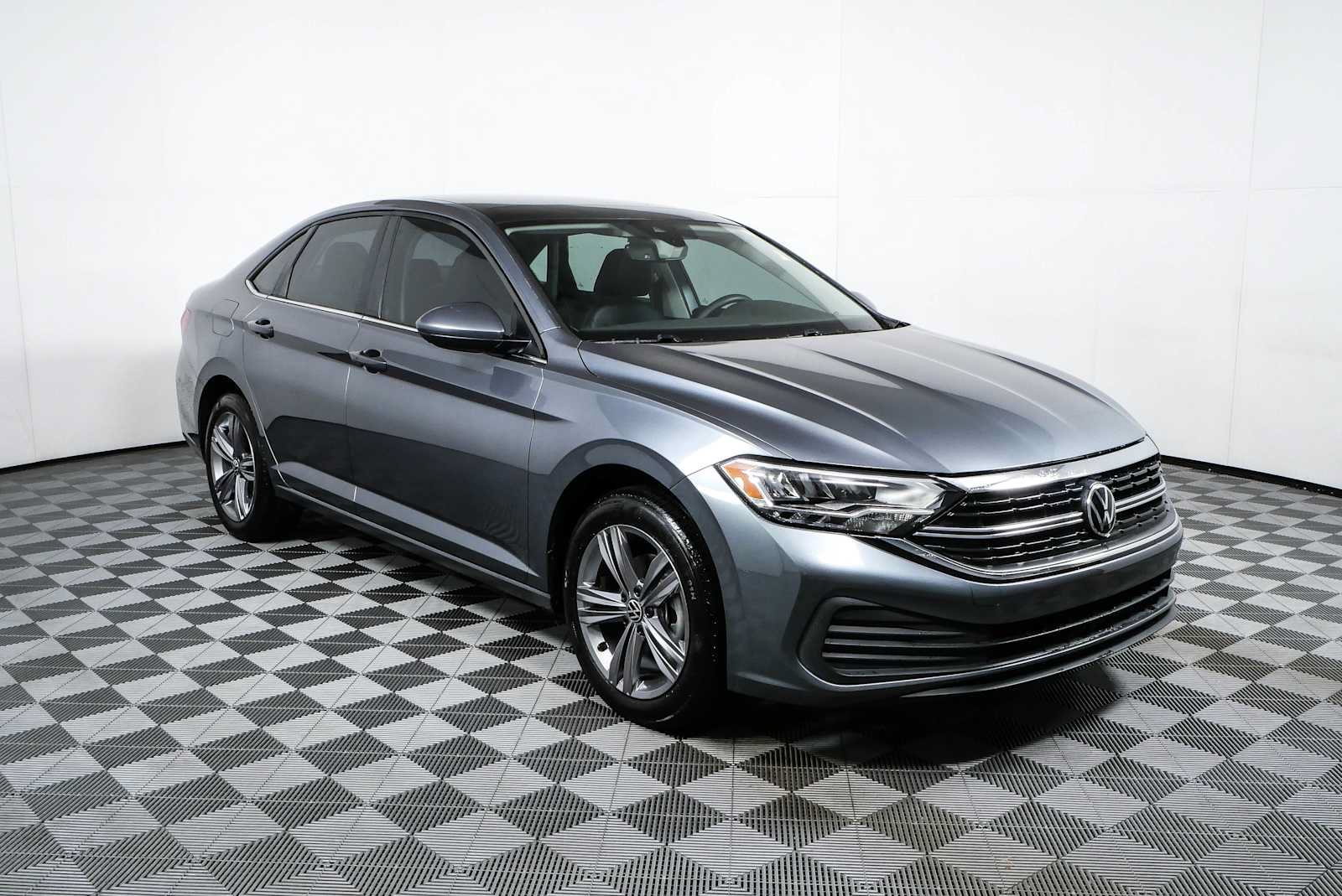Used 2023 Volkswagen Jetta SE FWD image 1