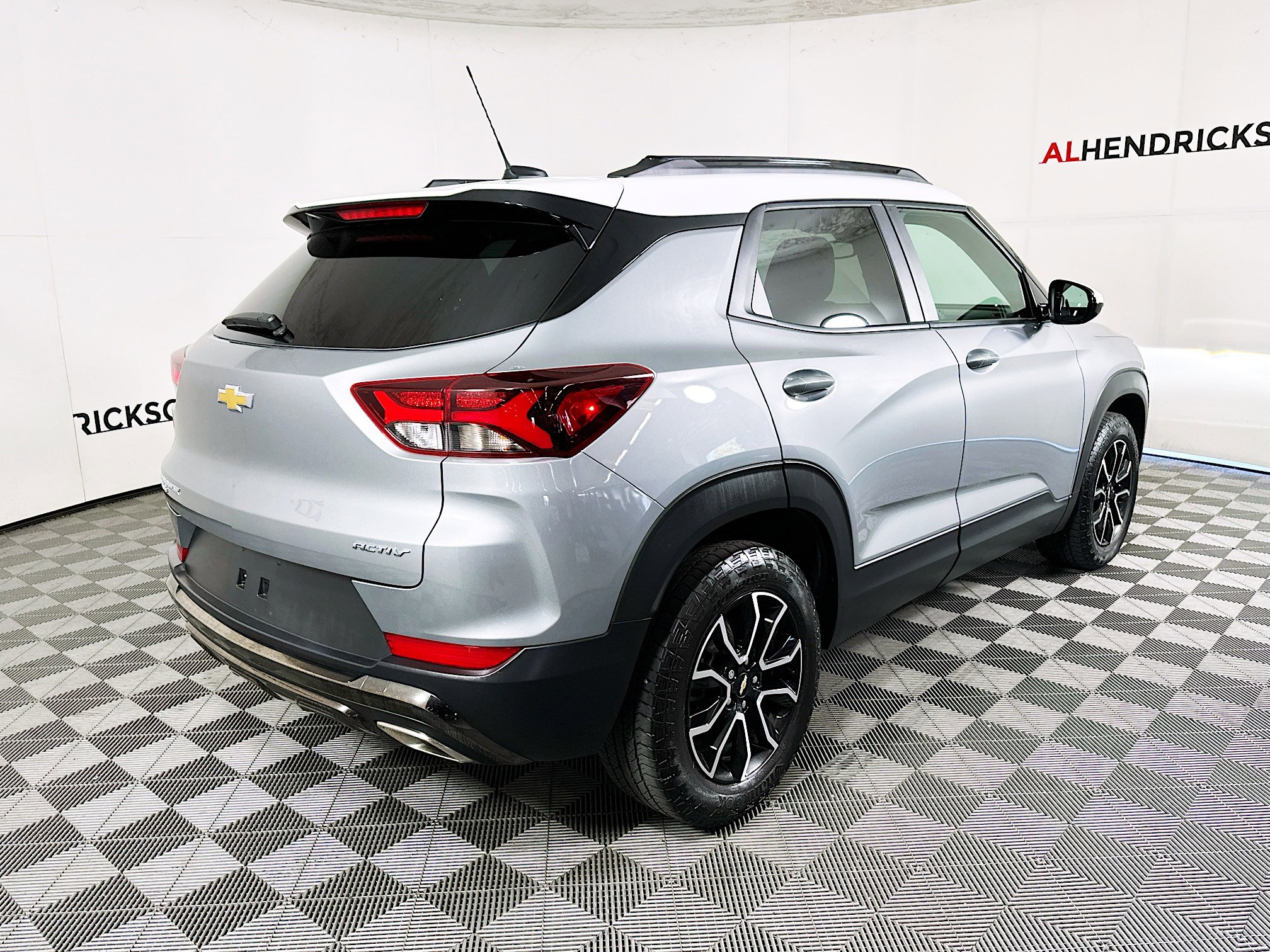 Used 2023 Chevrolet TrailBlazer ACTIV w/ Sun and Liftgate Package image 3