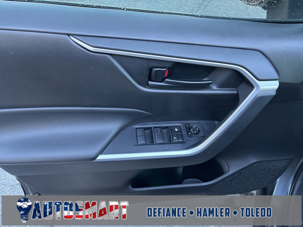 Used 2022 Toyota RAV4 LE image 14