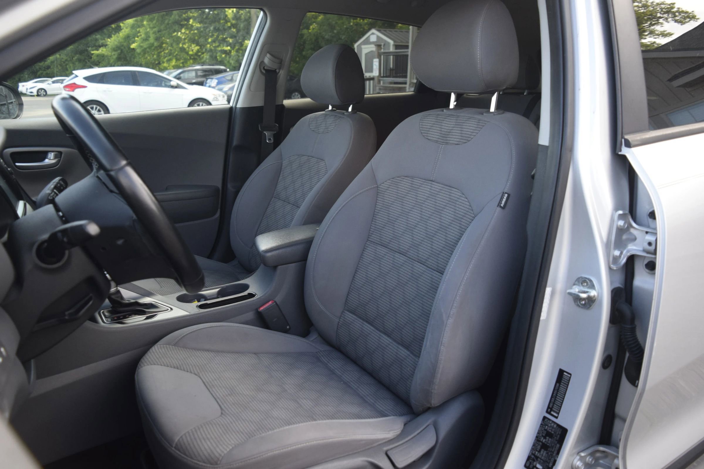 Used 2017 Kia Niro LX FWD image 5