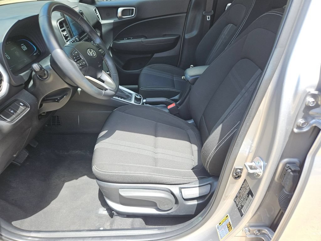 Used 2025 Hyundai Venue SEL FWD image 24