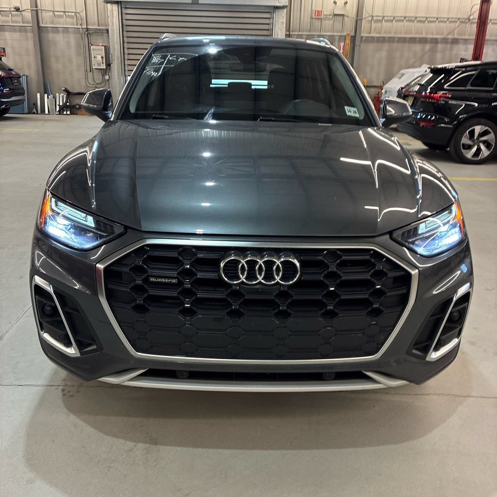 Used 2024 Audi Q5 2.0T Premium Plus w/ Premium Plus Package AWD/4WD image 2