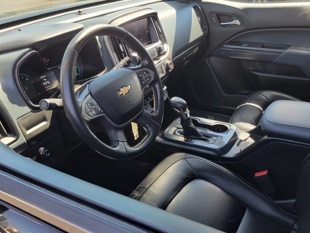 Used 2022 Chevrolet Colorado Z71 w/ Z71 Midnight Edition AWD/4WD image 3
