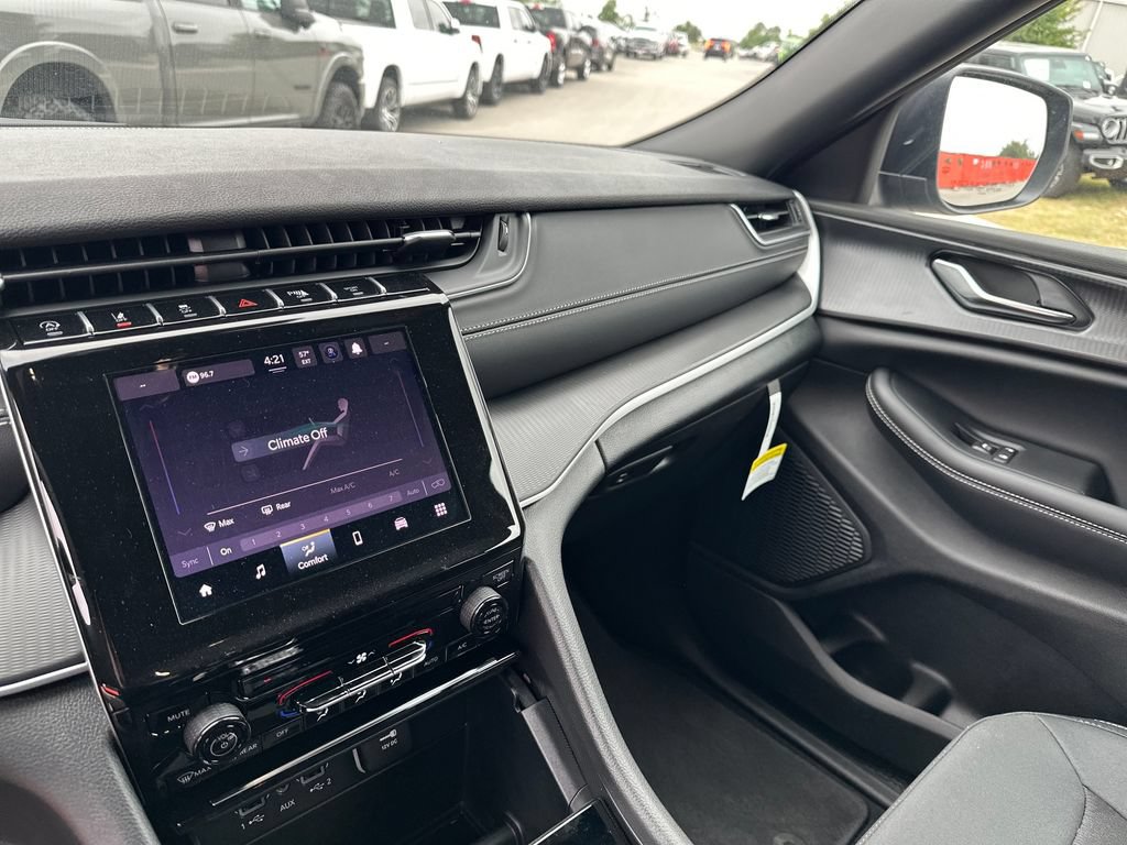 New 2026 Jeep Grand Cherokee Laredo RWD image 24