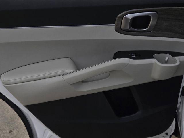 Used 2022 Kia Sorento EX w/ Panoramic Sunroof Package image 13