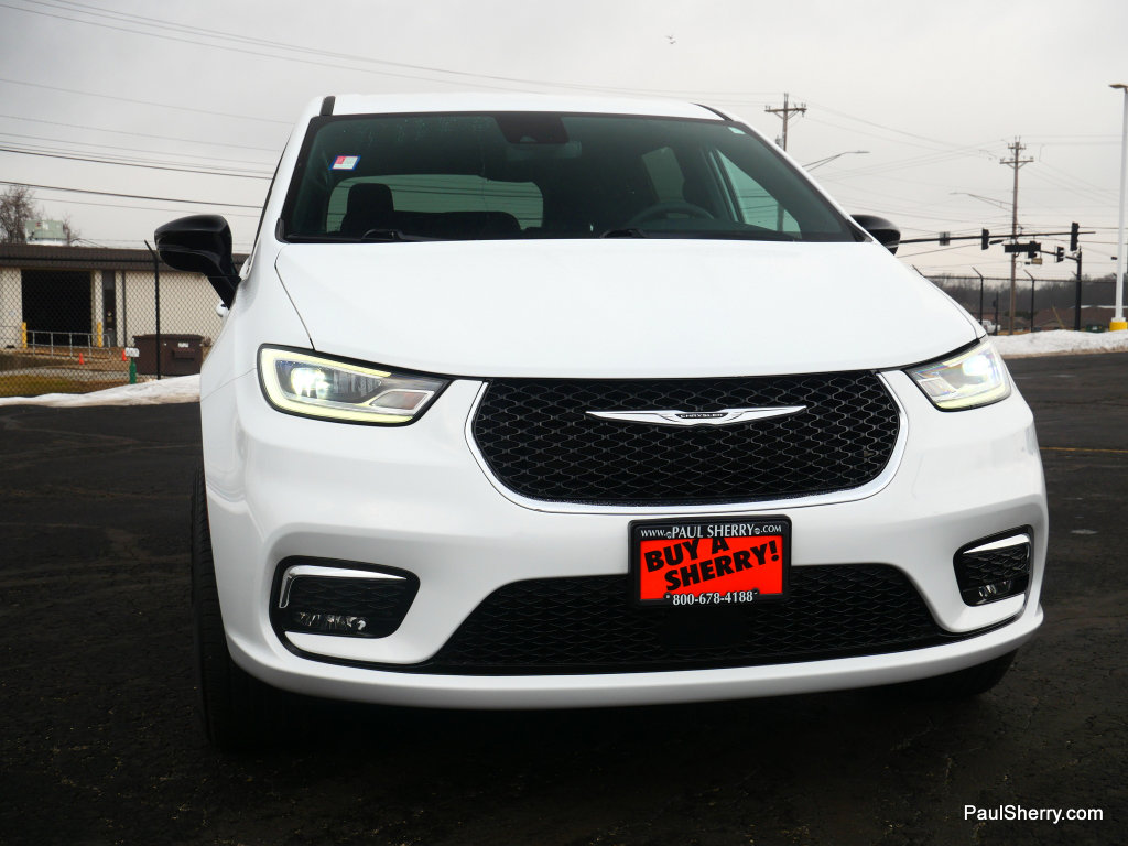 Used 2024 Chrysler Pacifica Touring image 27