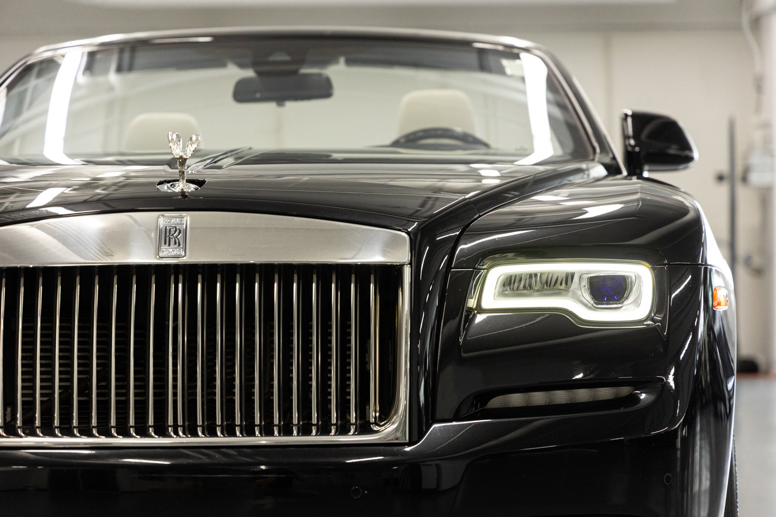 Used 2017 Rolls-Royce Dawn RWD image 14