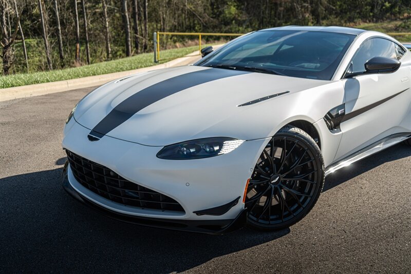 Used 2023 Aston Martin V8 Vantage Coupe RWD image 98