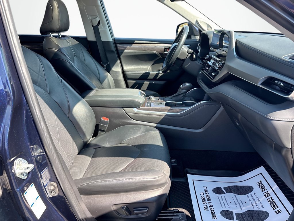 Used 2022 Toyota Highlander Platinum AWD/4WD image 12