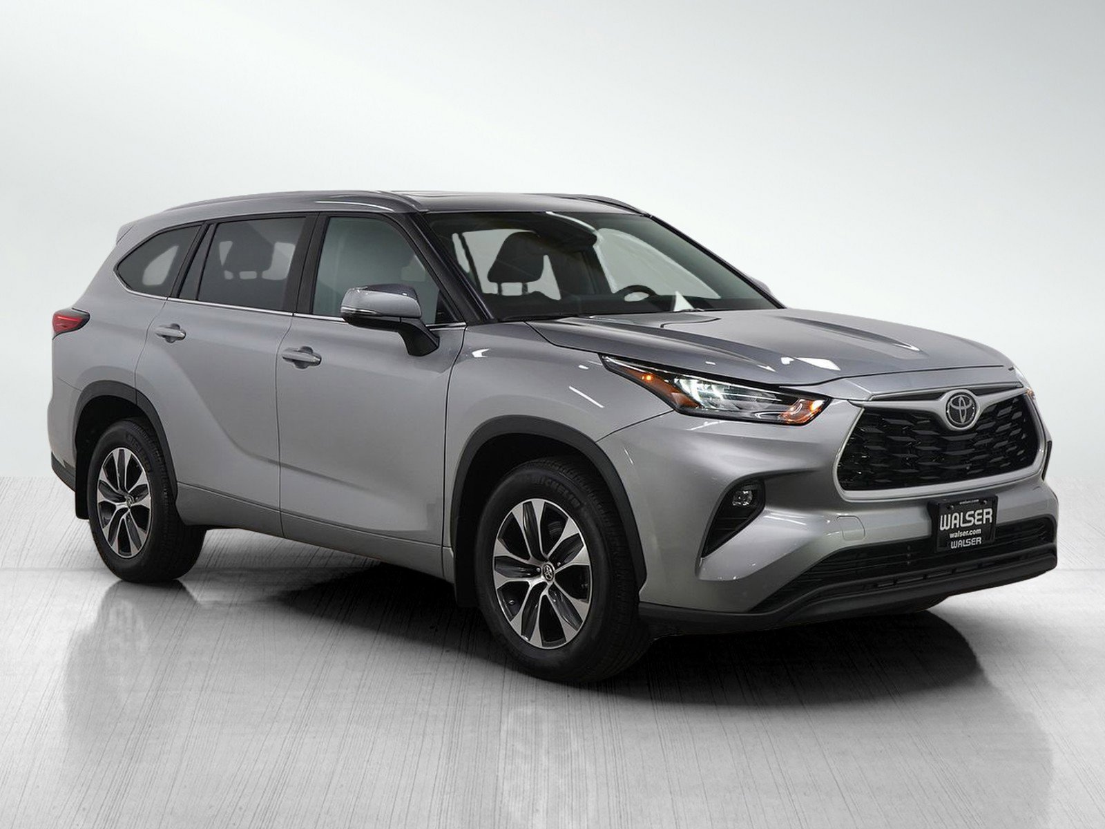 Used 2023 Toyota Highlander XLE image 7