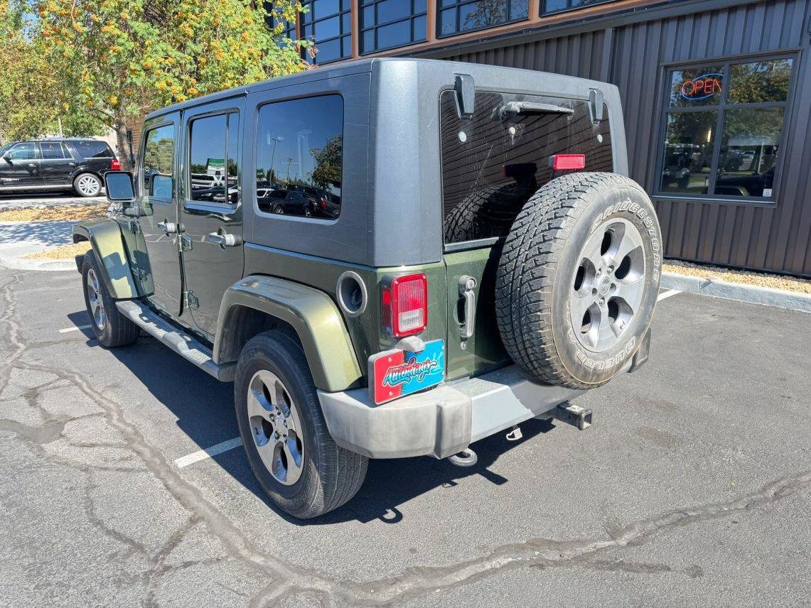 Used 2009 Jeep Wrangler Unlimited Sahara w/ Dual Top Group AWD/4WD image 2