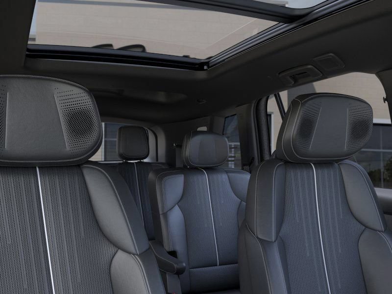 New 2026 Cadillac Vistiq Luxury w/ LPO, Floor Liner Package AWD/4WD image 28