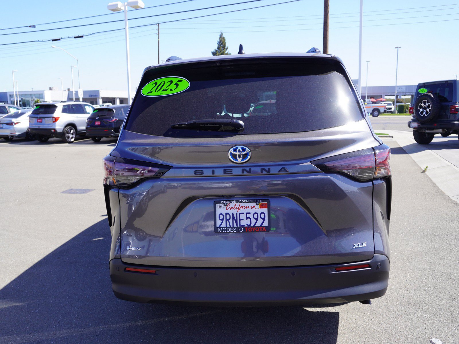 Used 2025 Toyota Sienna XLE w/ XLE Plus Package FWD image 10