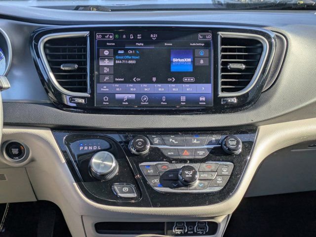 Used 2024 Chrysler Pacifica Touring-L image 16