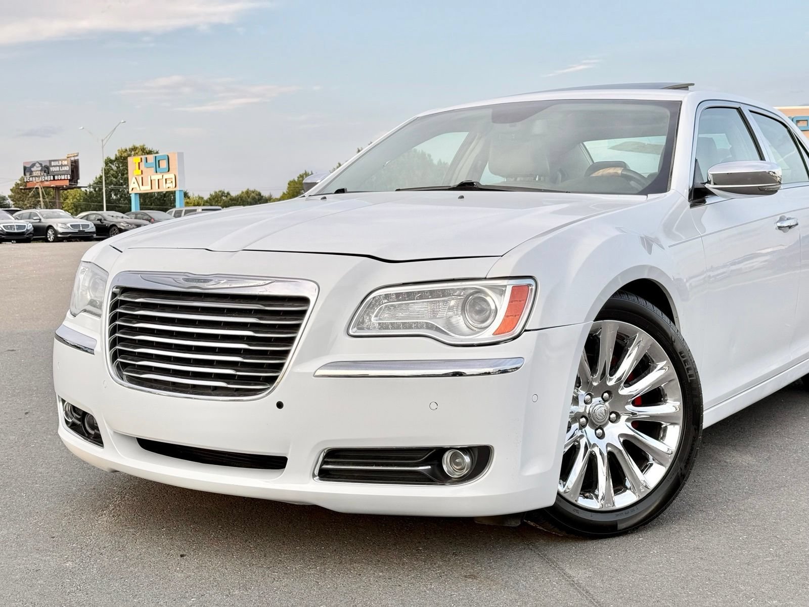 Used 2014 Chrysler 300 C RWD image 2