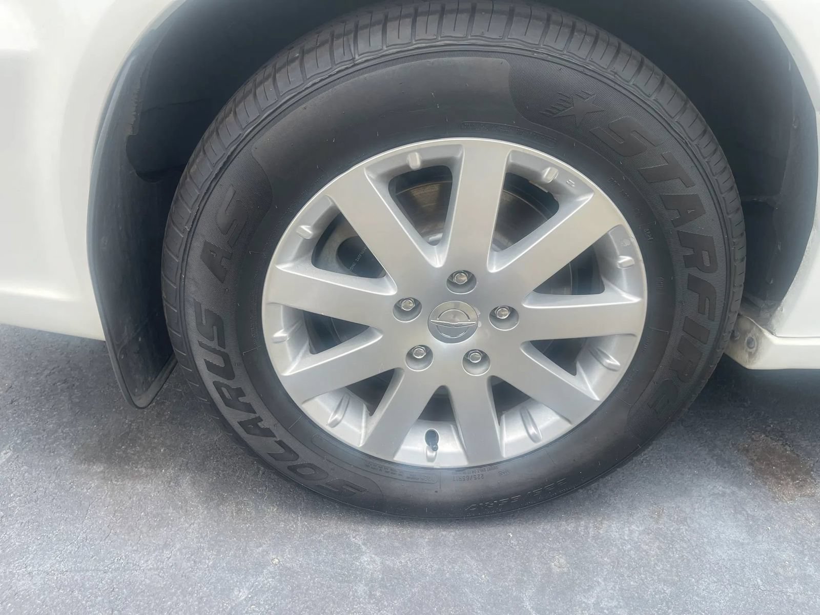 Used 2013 Chrysler Town & Country Touring FWD image 32