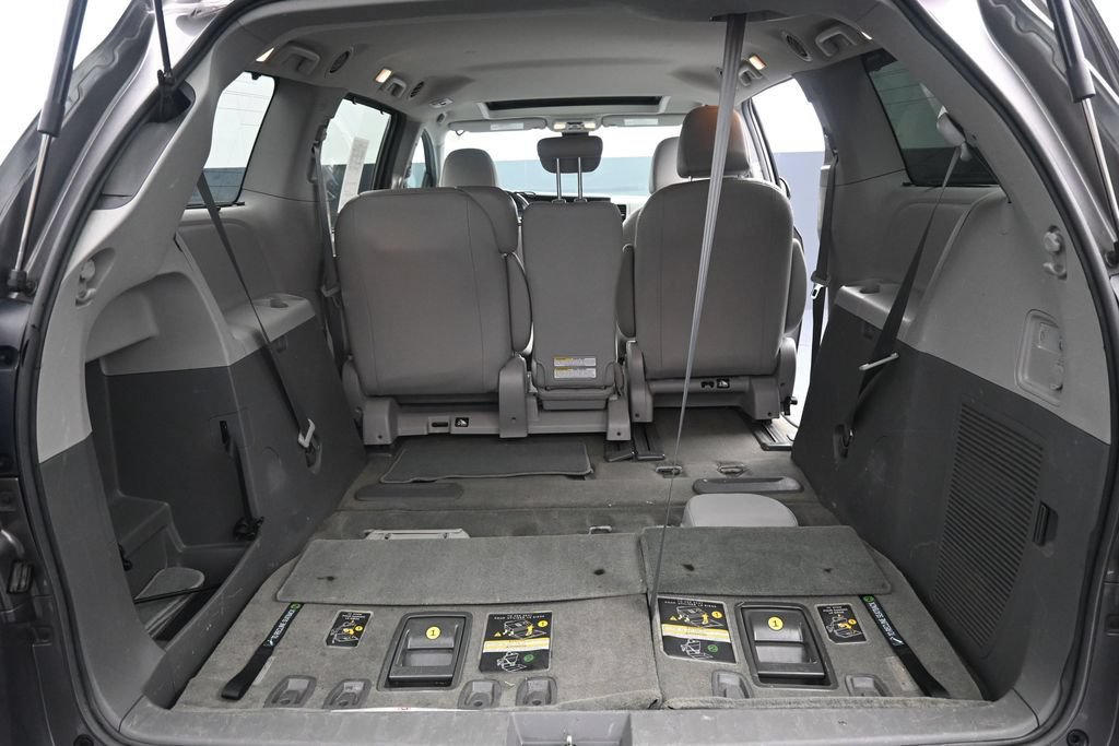 Used 2018 Toyota Sienna XLE w/ XLE Navigation Package FWD image 20