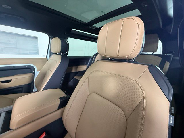 New 2026 Land Rover Defender 90 V8 AWD/4WD image 9
