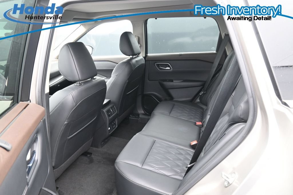 Used 2023 Nissan Rogue Platinum w/ Platinum Premium Package FWD image 12