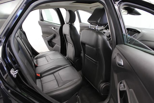 Used 2018 Ford Focus Titanium w/ Titanium Technology Package FWD image 27