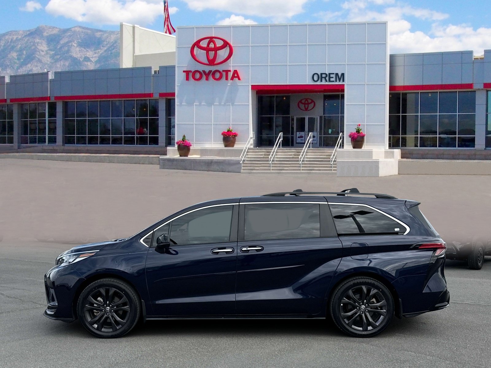 Used 2024 Toyota Sienna XSE FWD image 7