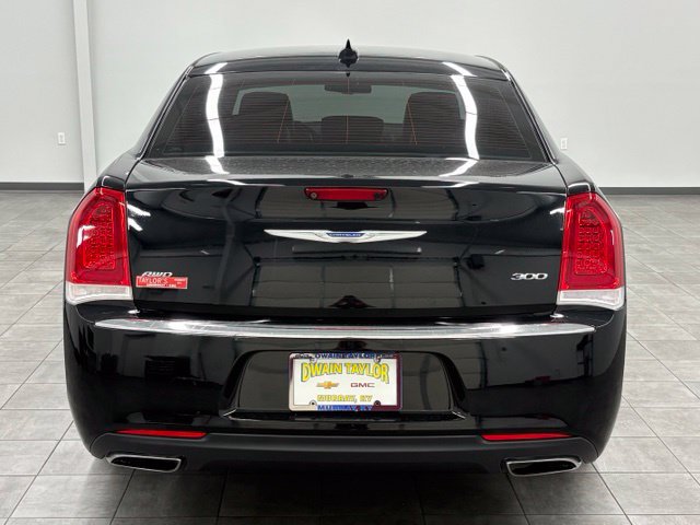 Used 2018 Chrysler 300 Limited AWD/4WD image 3