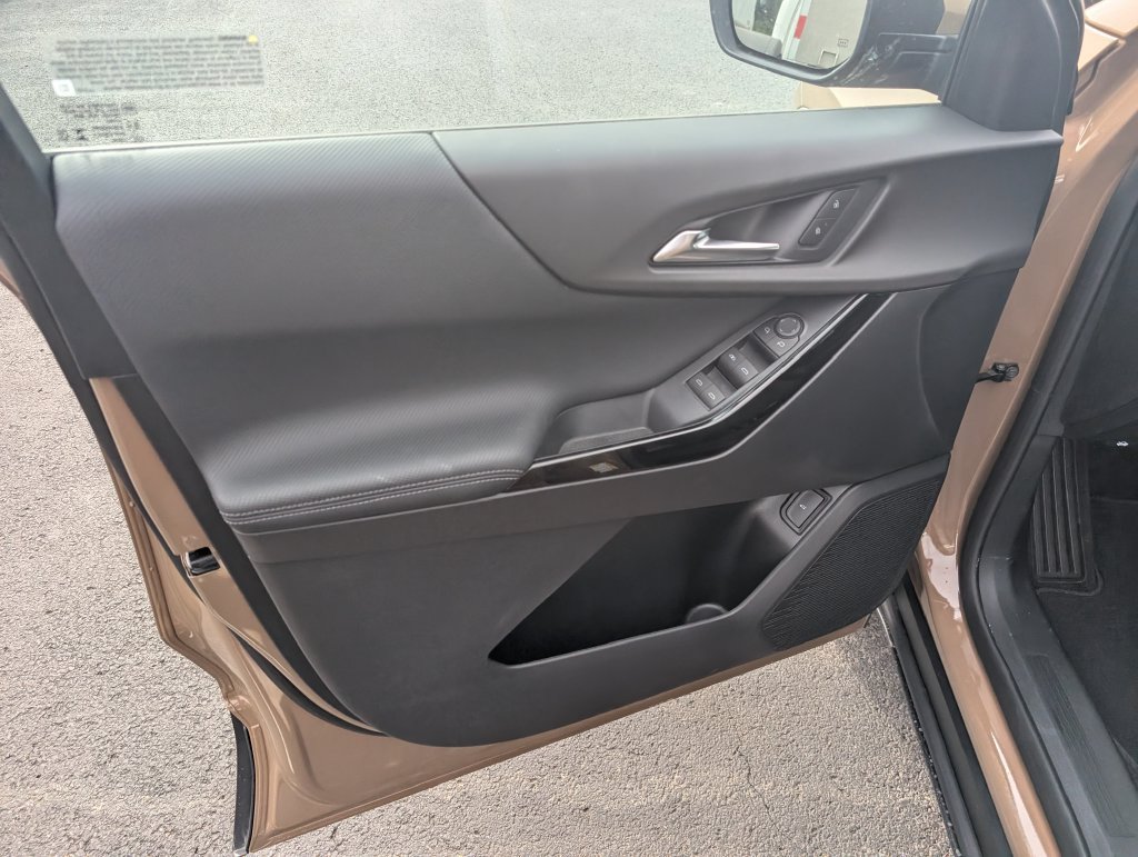 New 2027 Chevrolet Equinox LT w/ Convenience Package II FWD image 12