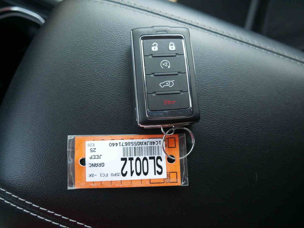 Certified 2025 Jeep Grand Cherokee L Altitude AWD/4WD image 27