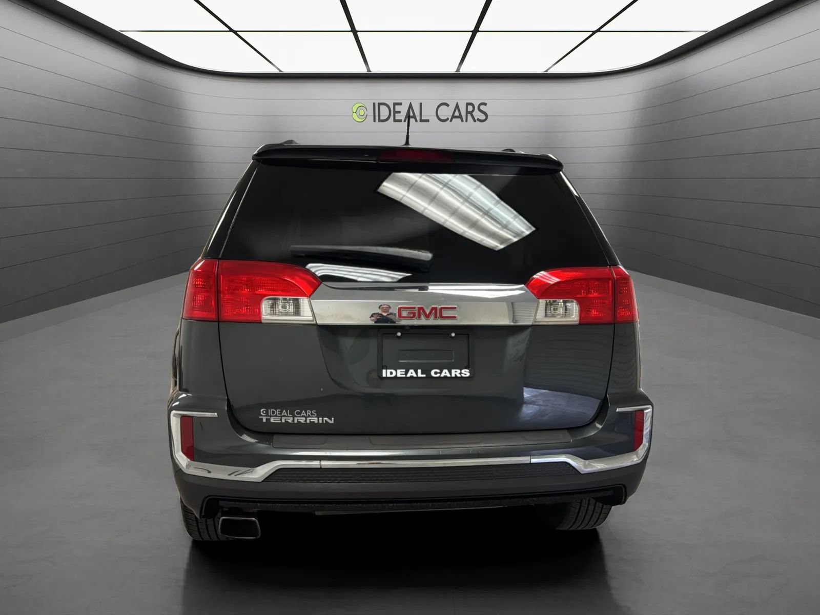 Used 2017 GMC Terrain SLE w/ Convenience Package FWD image 4
