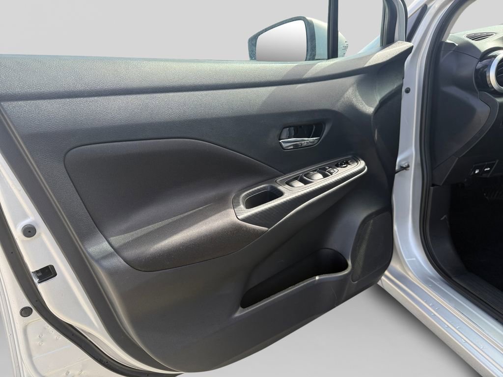 Used 2021 Nissan Versa SV image 11