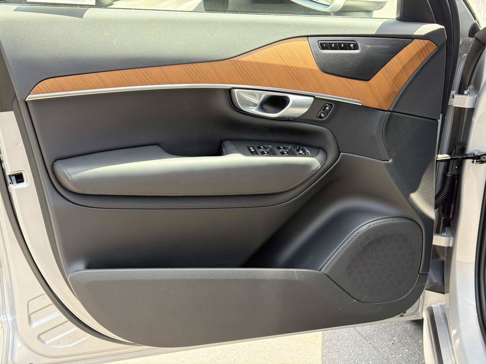 Certified 2024 Volvo XC90 B6 Plus AWD/4WD image 15