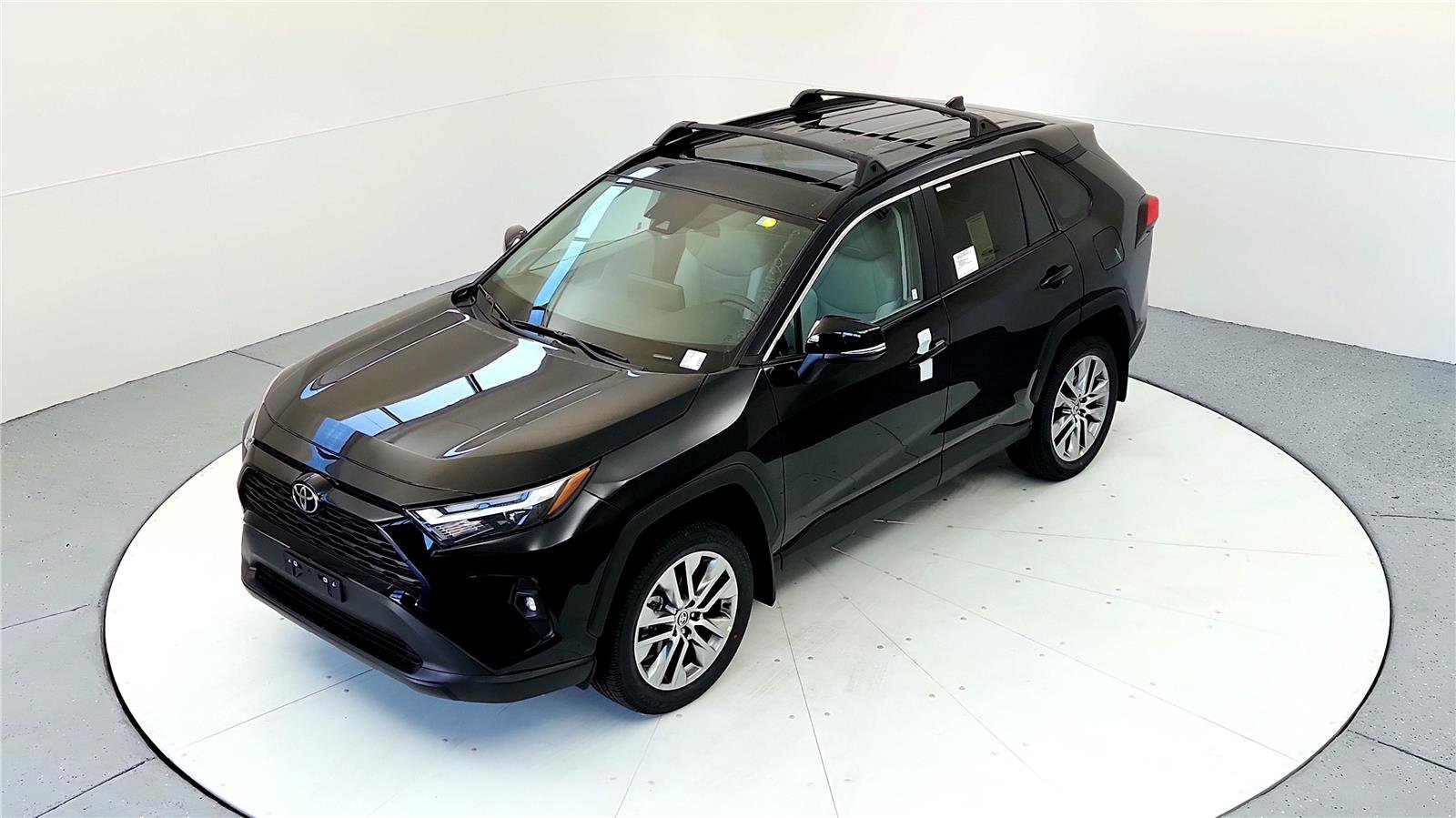 Used 2023 Toyota RAV4 XLE Premium image 14