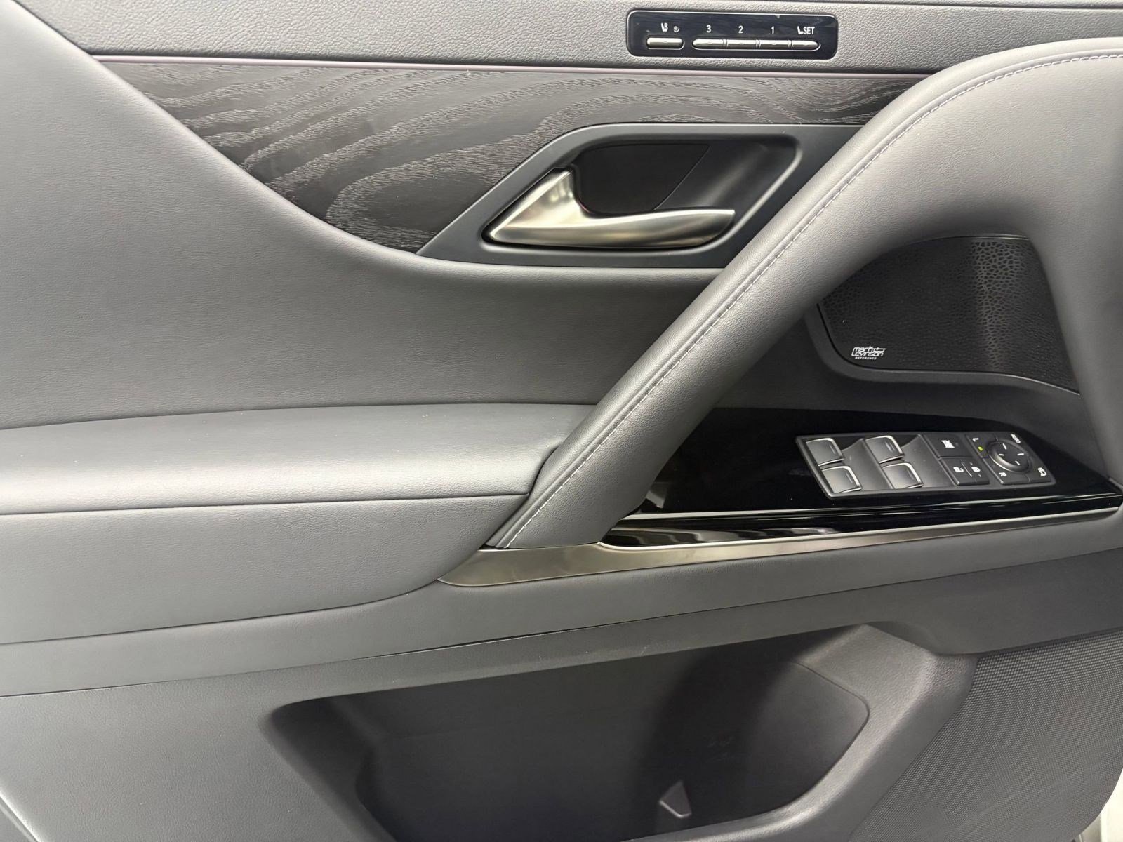 Used 2022 Lexus LX 600 4WD w/ Ultra Luxury Package image 12