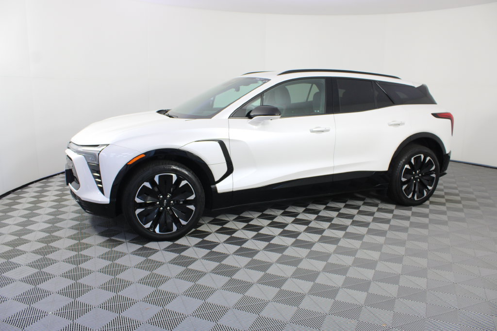 Used 2024 Chevrolet Blazer EV RS AWD/4WD image 3