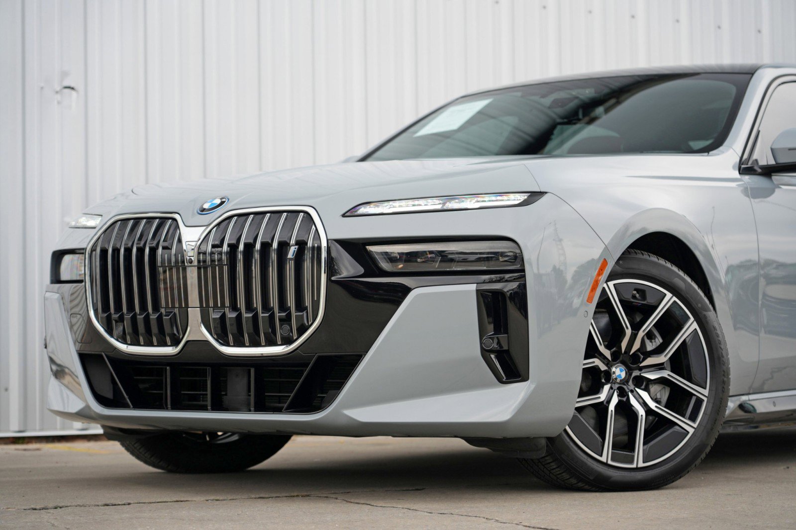 Used 2023 BMW i7 xDrive60 w/ Executive Package 2 image 65