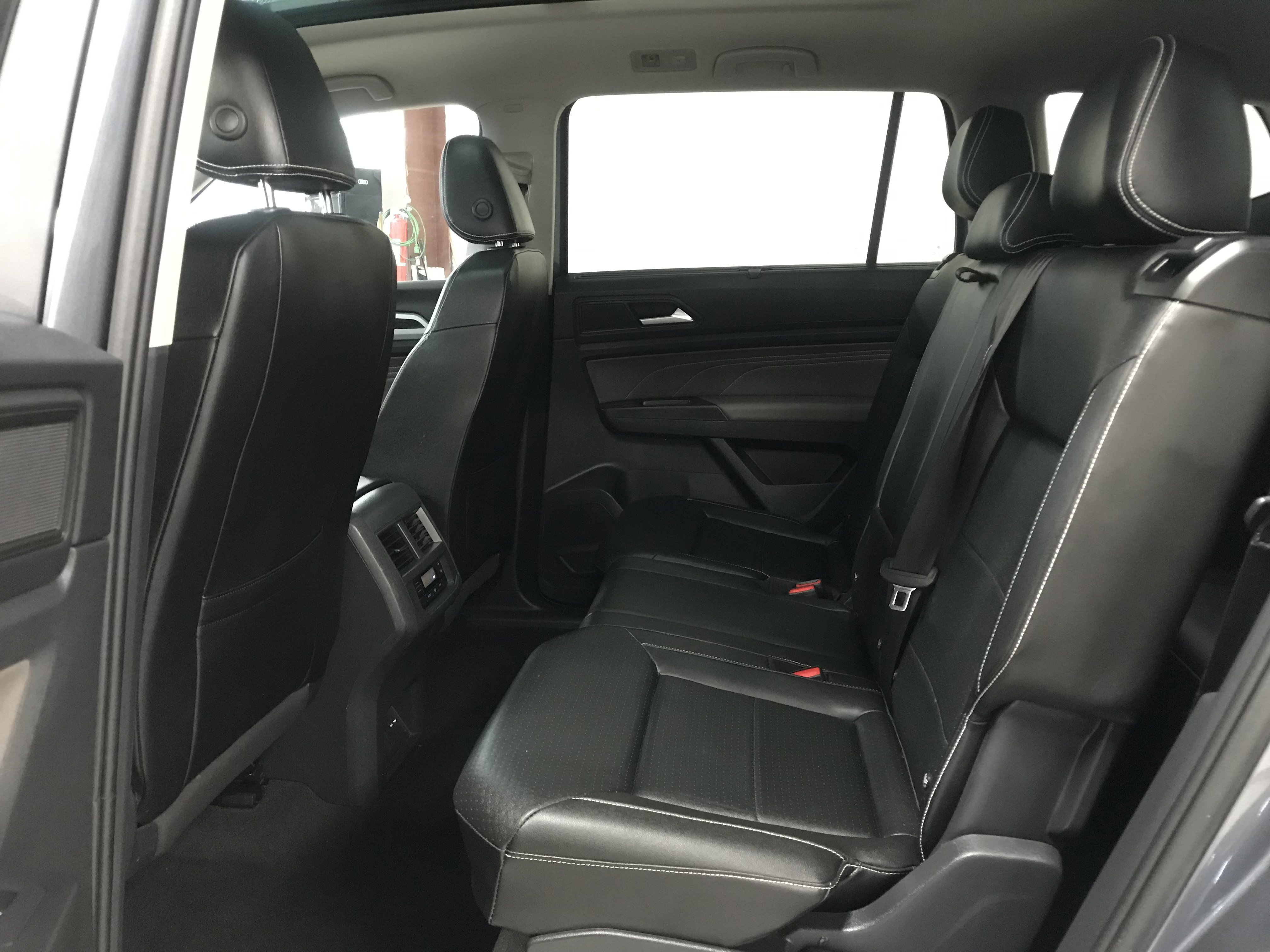 Used 2023 Volkswagen Atlas SE w/ Panoramic Sunroof Package FWD image 9