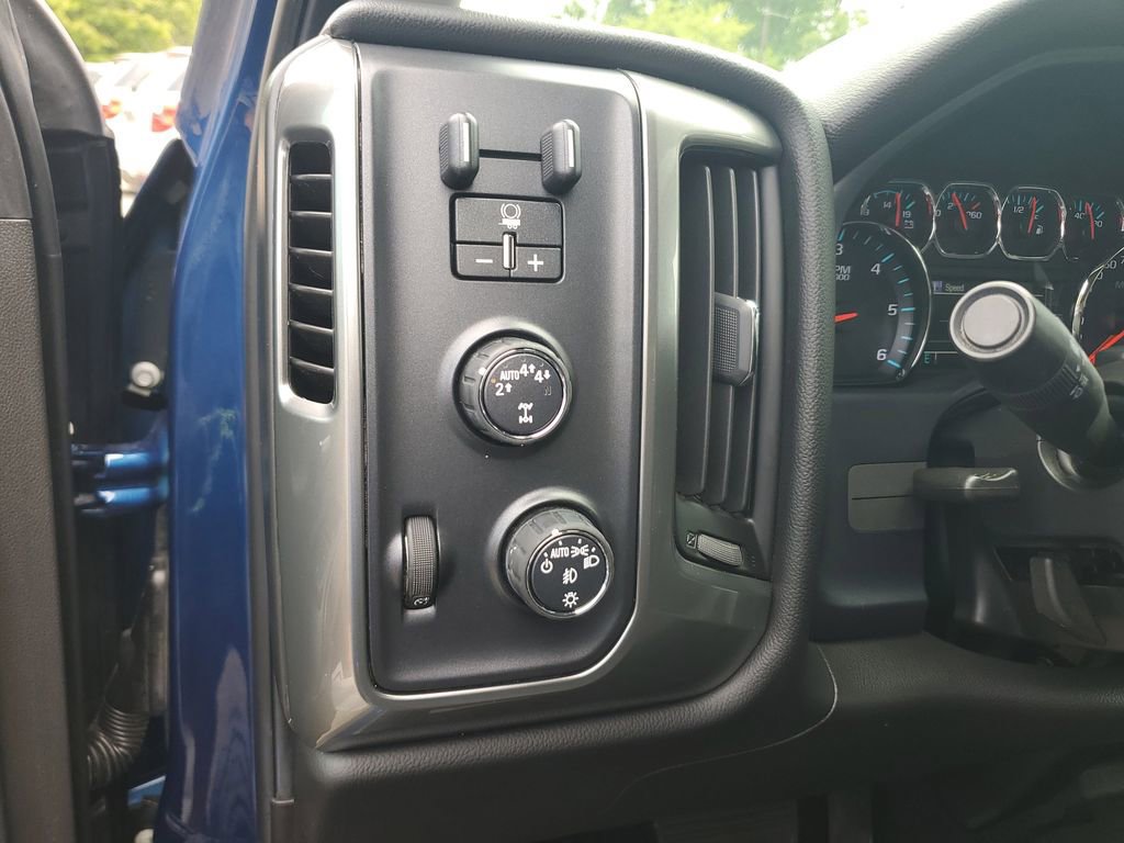 Used 2018 Chevrolet Silverado 1500 LT w/ All Star Edition AWD/4WD image 16
