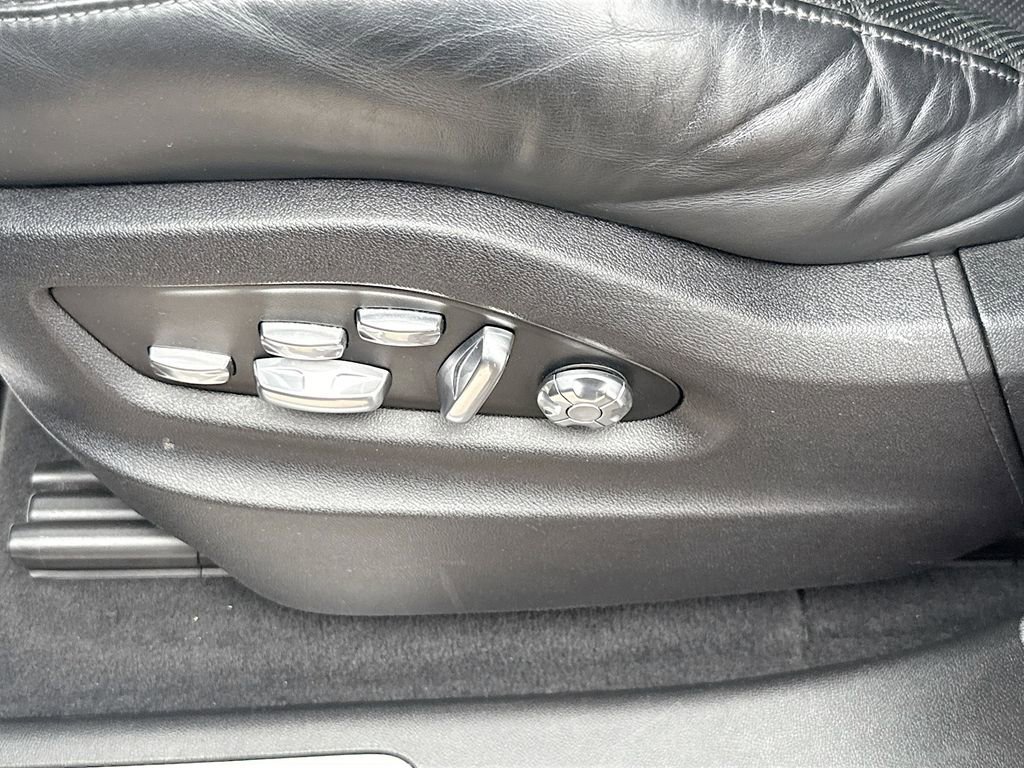 Used 2019 Porsche Cayenne Turbo w/ Premium Plus Package image 21