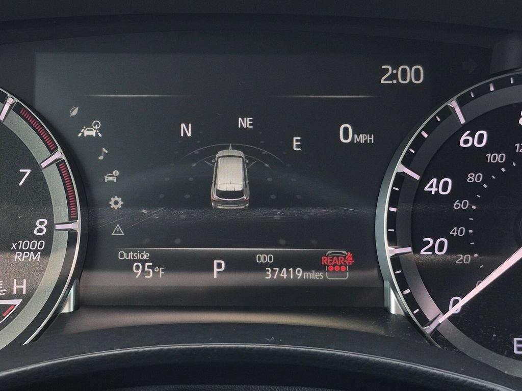 Used 2025 Toyota Highlander LE FWD image 17