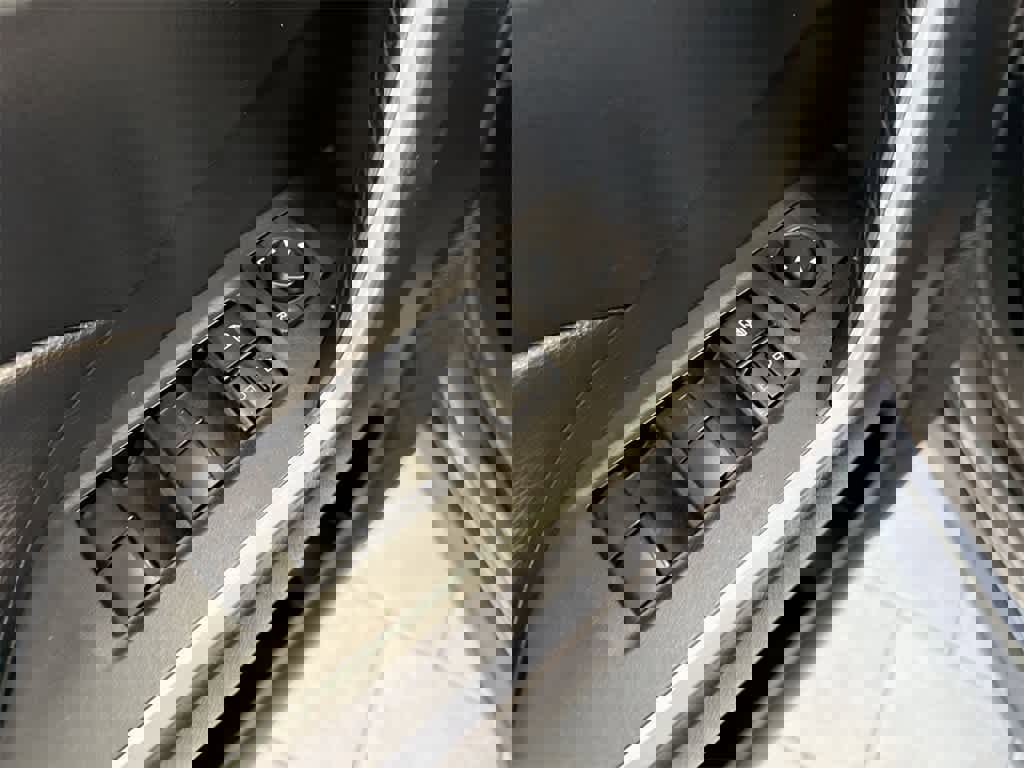 Used 2019 Toyota RAV4 XLE image 18