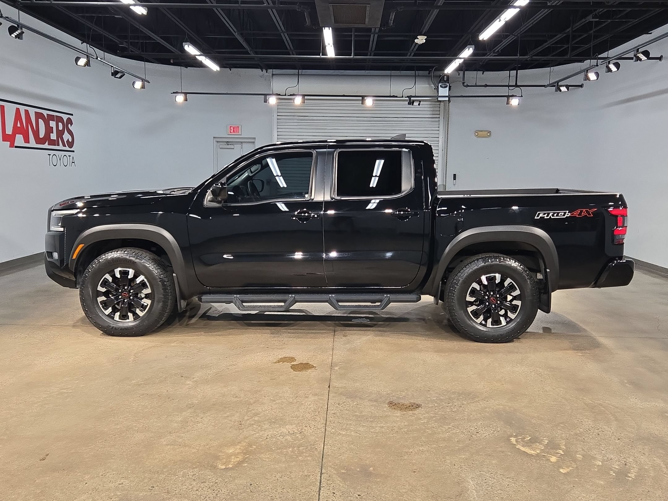 Used 2023 Nissan Frontier PRO-4X w/ Pro Convenience Package AWD/4WD image 4