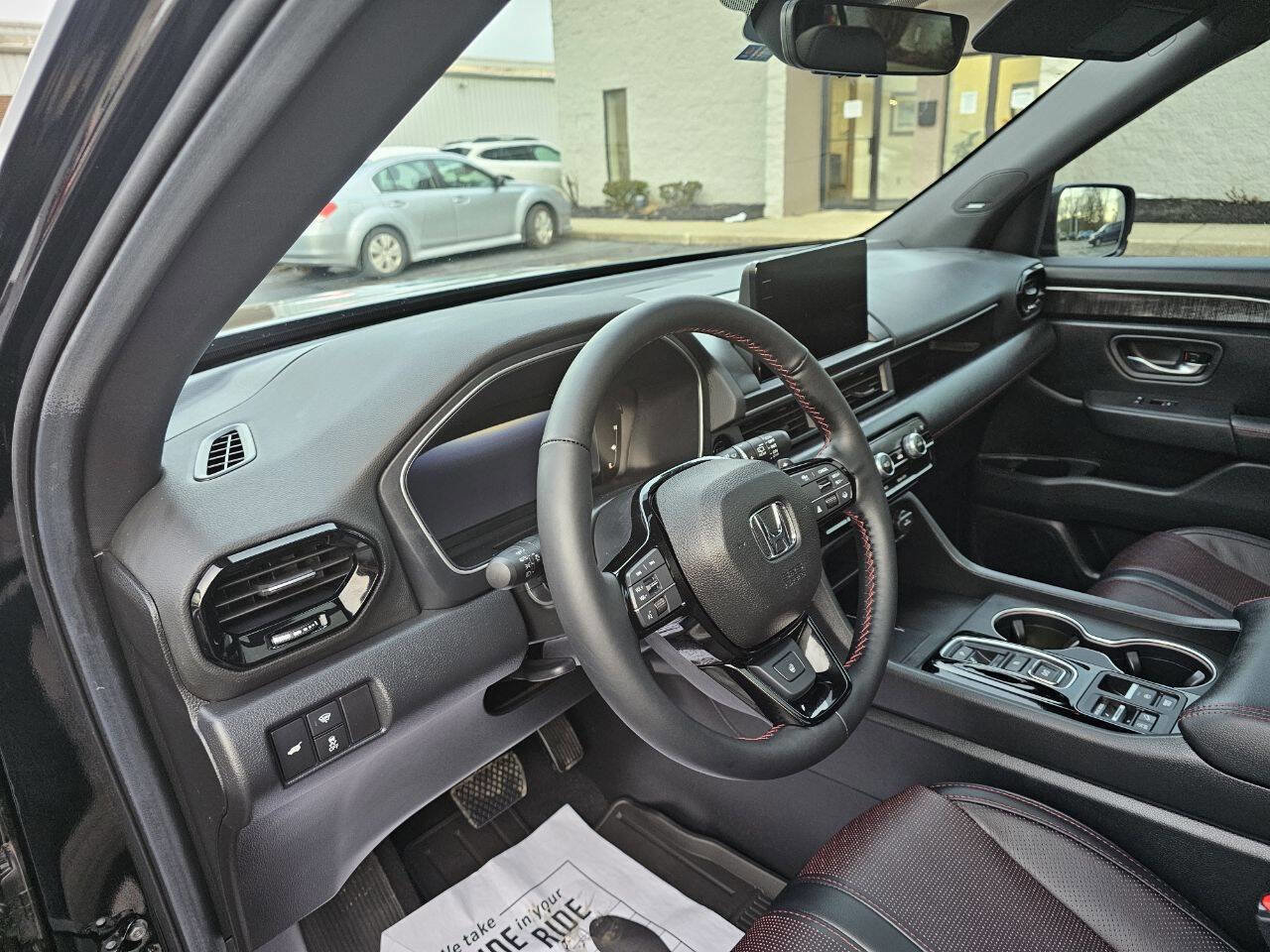 Used 2025 Honda Pilot Black Edition image 18