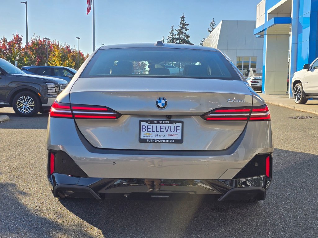 Used 2024 BMW 530i w/ M Sport Package RWD image 4