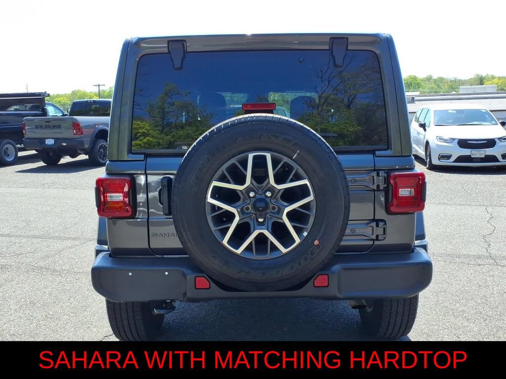 Used 2025 Jeep Wrangler Unlimited Sahara AWD/4WD image 5