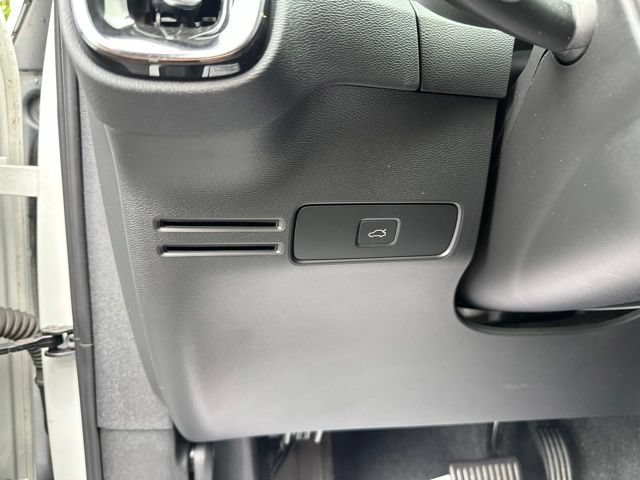 Used 2023 Volvo XC40 B4 Core w/ Convenience Package FWD image 21